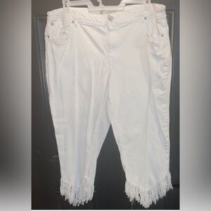 Cato’s -Est 1948 white cropped jeans -Size 22W